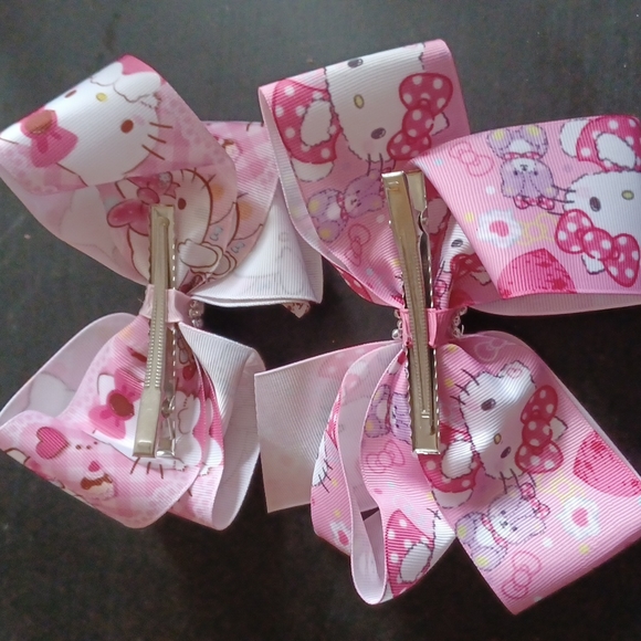 Hello kitty bows - Picture 2 of 2
